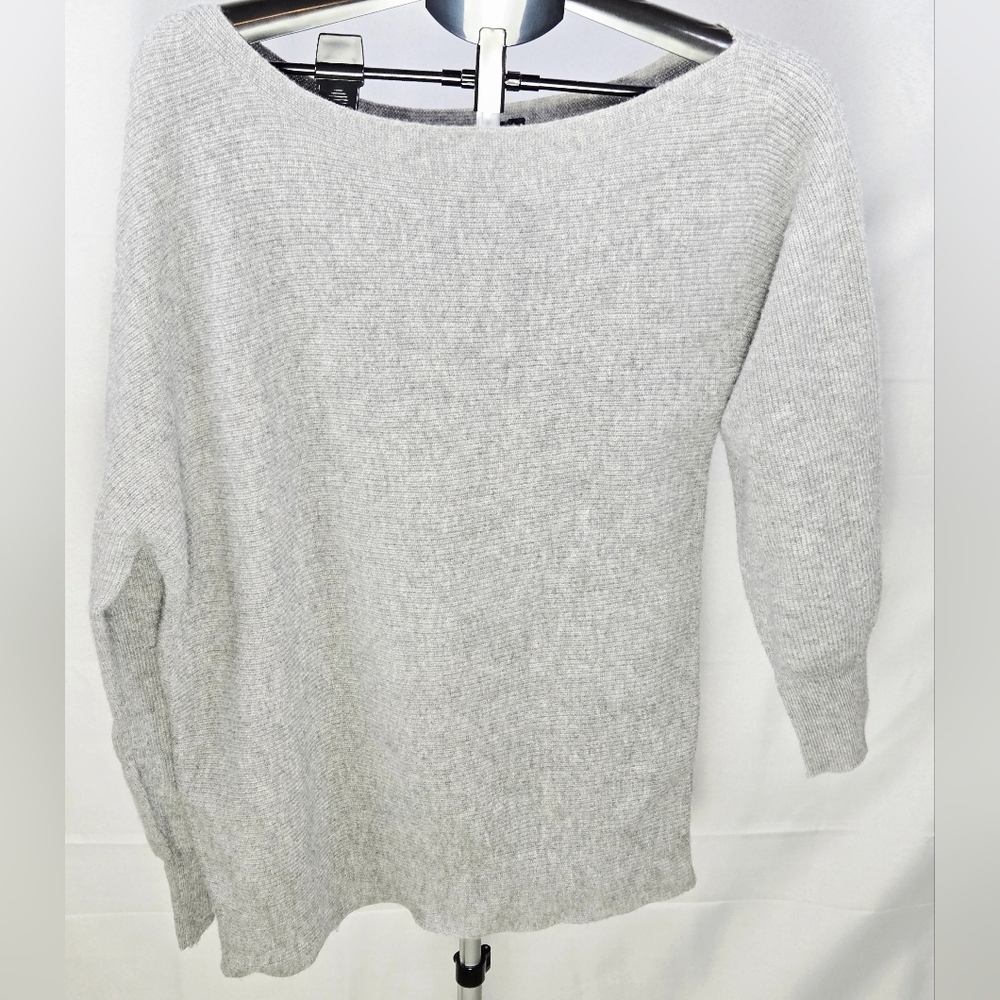 Theory 100% Merino Wool Quiet Luxury Elevated‎ Basic Sweater, Medium